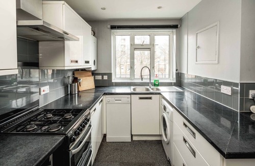 Tottenham Hale Apartamento | Spacious 3BR Flat with Balcony Near Tottenham Hale