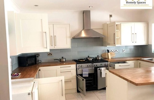 Bedford Casa | Spacious 3BR Home in Bedford for Big Groups
