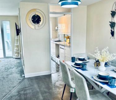 Colchester Casa | Spacious 3BR Home in Colchester, with Private Parking