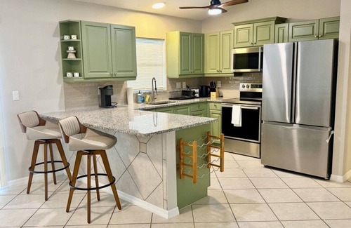 Lake Sarasota Casa | Spacious 3BR Home in Prime Location – Private Heated Pool & Hot Tub