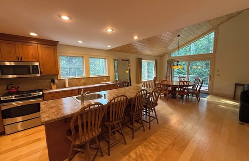 Mount Sunapee Casa | Spacious 3BR Home Near Lake & Mountain - Sleeps 9 - Sunapee Retreat