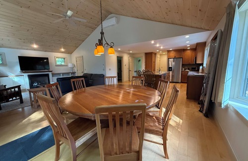 Mount Sunapee Casa | Spacious 3BR Home Near Lake & Mountain - Sleeps 9 - Sunapee Retreat