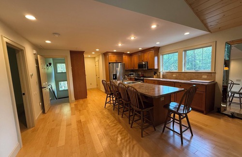 Mount Sunapee Casa | Spacious 3BR Home Near Lake & Mountain - Sleeps 9 - Sunapee Retreat