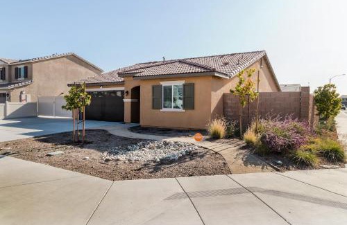 San Jacinto Apartamento | Spacious 3BR Home with Lake Access & Mountain Views