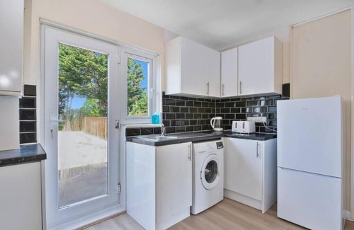 Turkey Street Casa | Spacious 3BR House in Enfield N.London with Garden