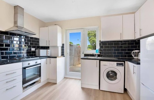 Turkey Street Casa | Spacious 3BR House in Enfield N.London with Garden