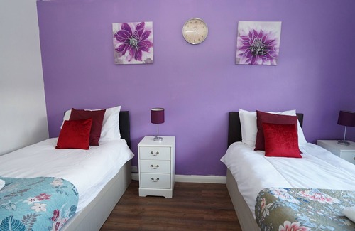 Heston West Casa | Spacious 3BR House Sleeps 6