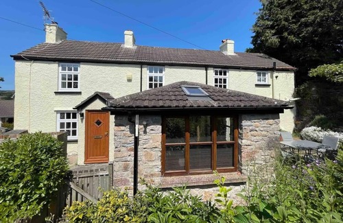 Chepstow Casa | Spacious 3BR in Historic Chepstow, Cottage Garden