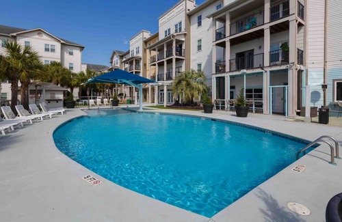 Goose Creek Condominio | Spacious 3BR in Pet Friendly Walkable Resort w/Pool