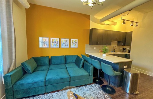 Near South Side Hotel | Spacious 3BR in South Loop Near McCormick - Optional Parking
