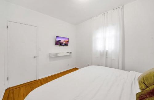 Southeast Yonkers Casa | Spacious 3BR Luxe Escape near NYC