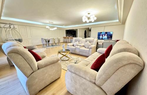 Helwan Apartamento | Spacious 3BR Maadi Stay Close to Nile Corniche