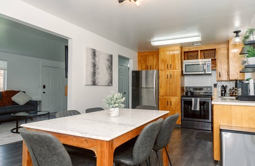 Logan Casa | Spacious 3br Main Floor Unit Near USU and Downtown