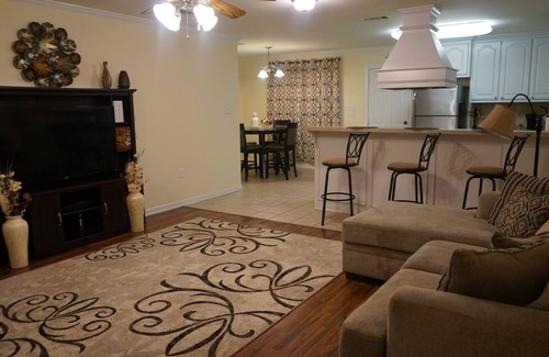 Highlands - Perkins Casa | Spacious, 3BR Mins from LSU Stadium