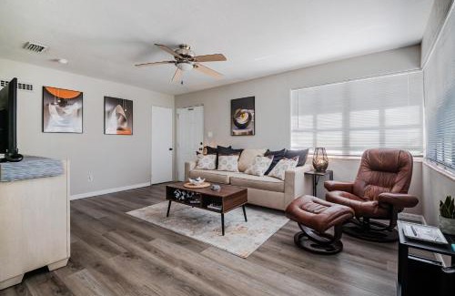 Kingston Apartamento | Spacious 3BR, Pool, Near Beach & Attractions