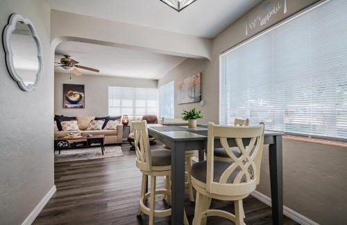 Kingston Apartamento | Spacious 3BR, Pool, Near Beach & Attractions