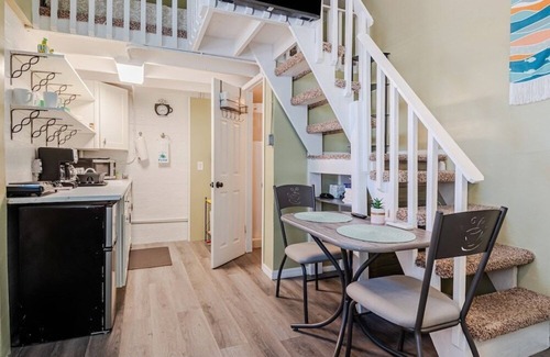 Kingston Apartamento | Spacious 3BR, Pool, Near Beach & Attractions