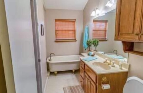 Broken Arrow Casa | Spacious 3/2 BR Ranch home in Broken Arrow!
