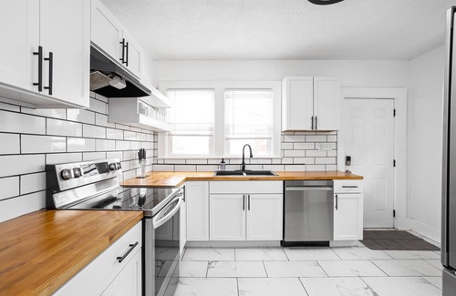 Mapleton/Fall Creek Casa | Spacious 3BR Retreat, Arcade, Near DT, Pets
