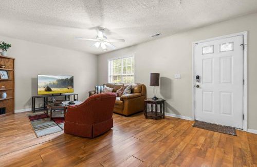 Southeast Raleigh Casa | Spacious 3BR Retreat Perfect for Groups Near Downtown