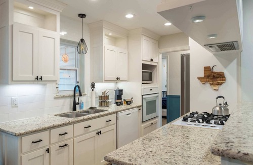 Garden Oaks Casa | Spacious 3BR Retreat - Pool Table, Gazebo, Yard