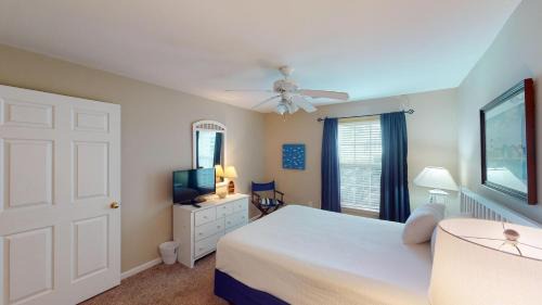 Pawleys Island Villa | Spacious 3BR Villa Groups of Six in Pawleys Island