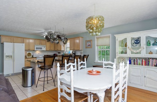 Emerald Isle Casa | Spacious 3BR w/Hot Tub, Game Room & Golf Cart – Pet Friendly Getaway!