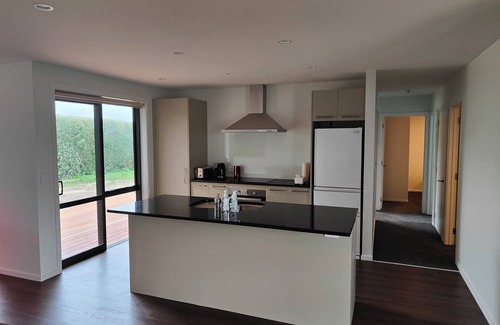 Kaikoura Casa | Spacious 3BR with Decks, BBQ, Mountain Views, and Family-Friendly Vibes