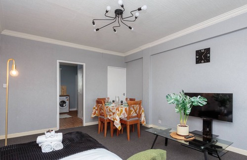 Gorgie Apartamento | Apartamento-Baño Privado-Vista a la Ciudad-building