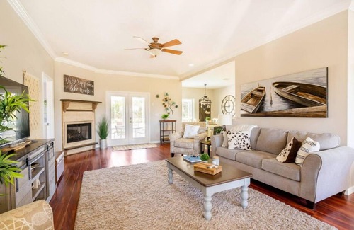 Braden River Casa | Spacious 4/2 with pool/spa near Myakka Park 30 min from Beaches