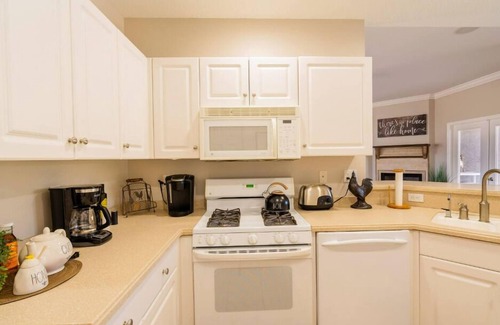 Braden River Casa | Spacious 4/2 with pool/spa near Myakka Park 30 min from Beaches