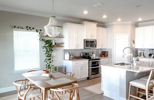 St. Augustine Casa | Spacious 4 bed 4 bath house with community pool & gym in charming St. Augustine