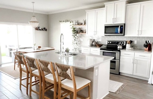 St. Augustine Casa | Spacious 4 bed 4 bath house with community pool & gym in charming St. Augustine