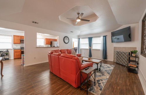 Killeen Casa | Spacious 4 Bd/2 Ba Home w/ Entertainment Rm & Fire Pit - Close to Ft. Cavazos!!