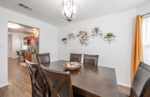 Killeen Casa | Spacious 4 Bd/2 Ba Home w/ Entertainment Rm & Fire Pit - Close to Ft. Cavazos!!