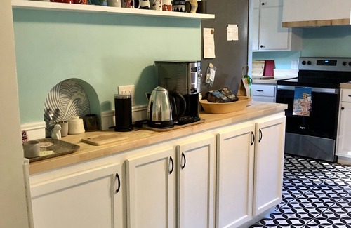 Riverside Casa | Spacious 4 BDR/3 BA 2 Acre property one minute from Lake Michigan-Dog Friendly!
