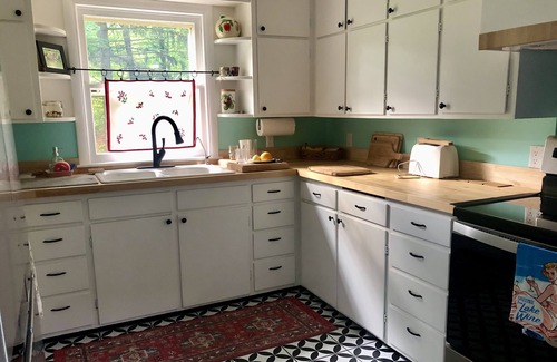 Riverside Casa | Spacious 4 BDR/3 BA 2 Acre property one minute from Lake Michigan-Dog Friendly!