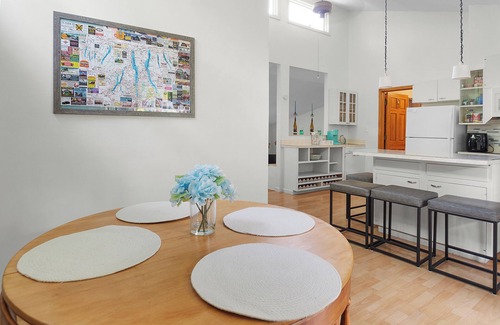Teall Beach Casa | Spacious 4 bdrm home, Close to Lake, Wine, Downtown, Kid Friendly, Self Checkin