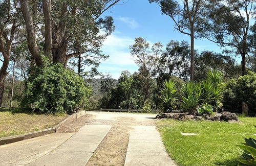 North Warrandyte Casa | Spacious 4 Bedroom Hilltop Home with Treetop Views near Yarra Valley