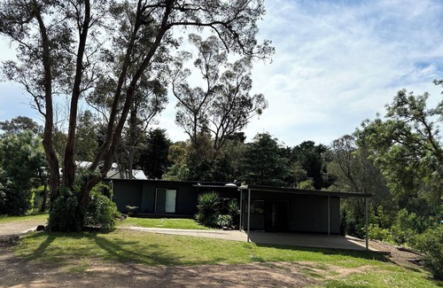 North Warrandyte Casa | Spacious 4 Bedroom Hilltop Home with Treetop Views near Yarra Valley