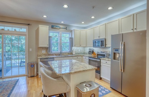 Long Neck Casa | Spacious 4-bed 3.5-bath Townhome in Long Neck with AC, Swimming Pool & Game Room