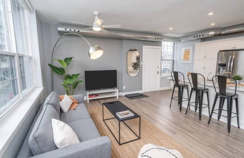 Burlington Apartamento | Spacious 4-Bed, 3-Bath Apartments Near Waterfront