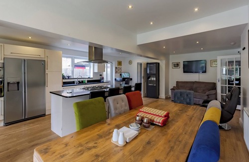 Moseley Casa | Spacious 4-Bed Family Home with Garden & Parking | Pass the Keys