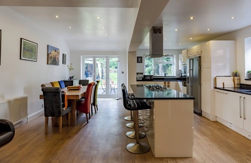 Moseley Casa | Spacious 4-Bed Family Home with Garden & Parking | Pass the Keys