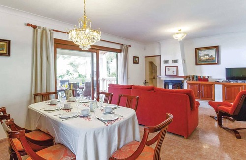 Marina Manresa Villa | Villa de 4 camas con piscina recientemente renovada, tenis de mesa, altavoz Bluetooth y aire acondicionado