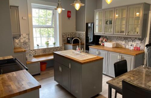 Maidstone Casa | Spacious 4-bed Holiday Home in the heart of Maidstone