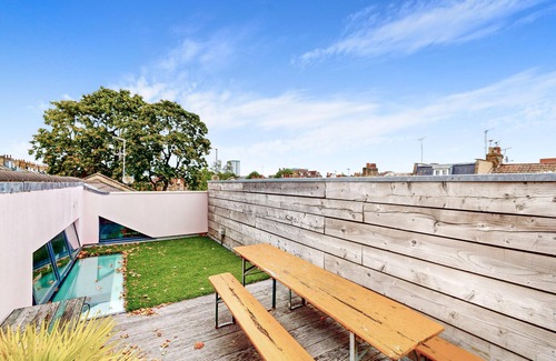 Mile End Casa | Spacious 4 Bed Home - 5 min walk to 2 Stations