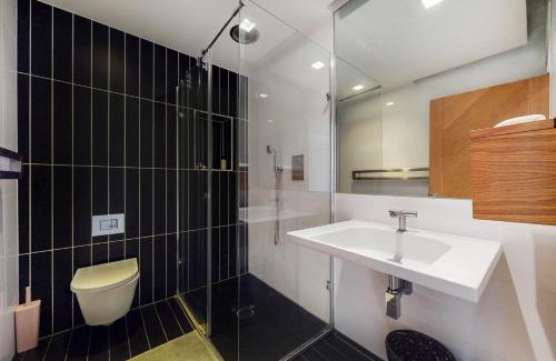 Mile End Apartamento | Spacious 4 Bed Home - 5 min walk to 2 Stations