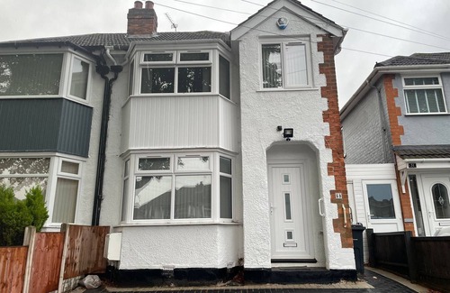 Sheldon Casa | Spacious 4 Bed Home - Sleeps 7, Garden & Parking