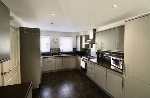 Bracknell Chalet De Esquí | Spacious 4-Bed Home in Bracknell